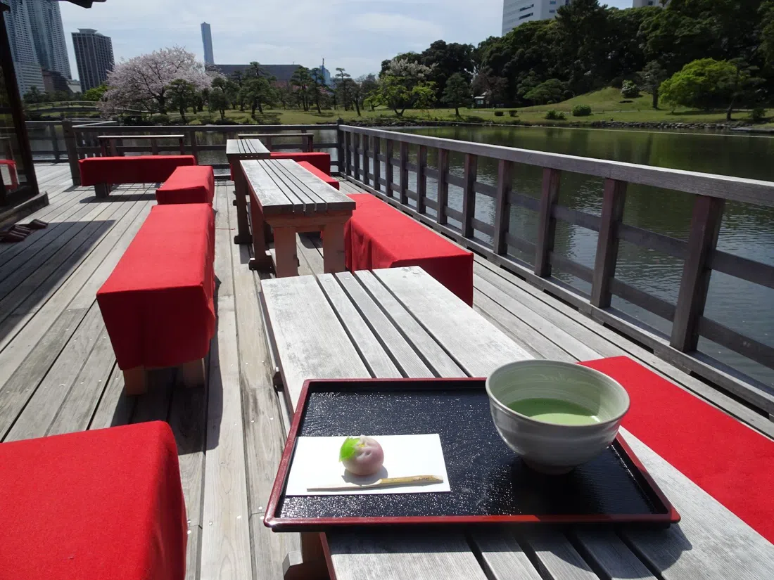 Hama-rikyu Gardens (with Nakajima-no-Ochaya teahouse), Tokyo