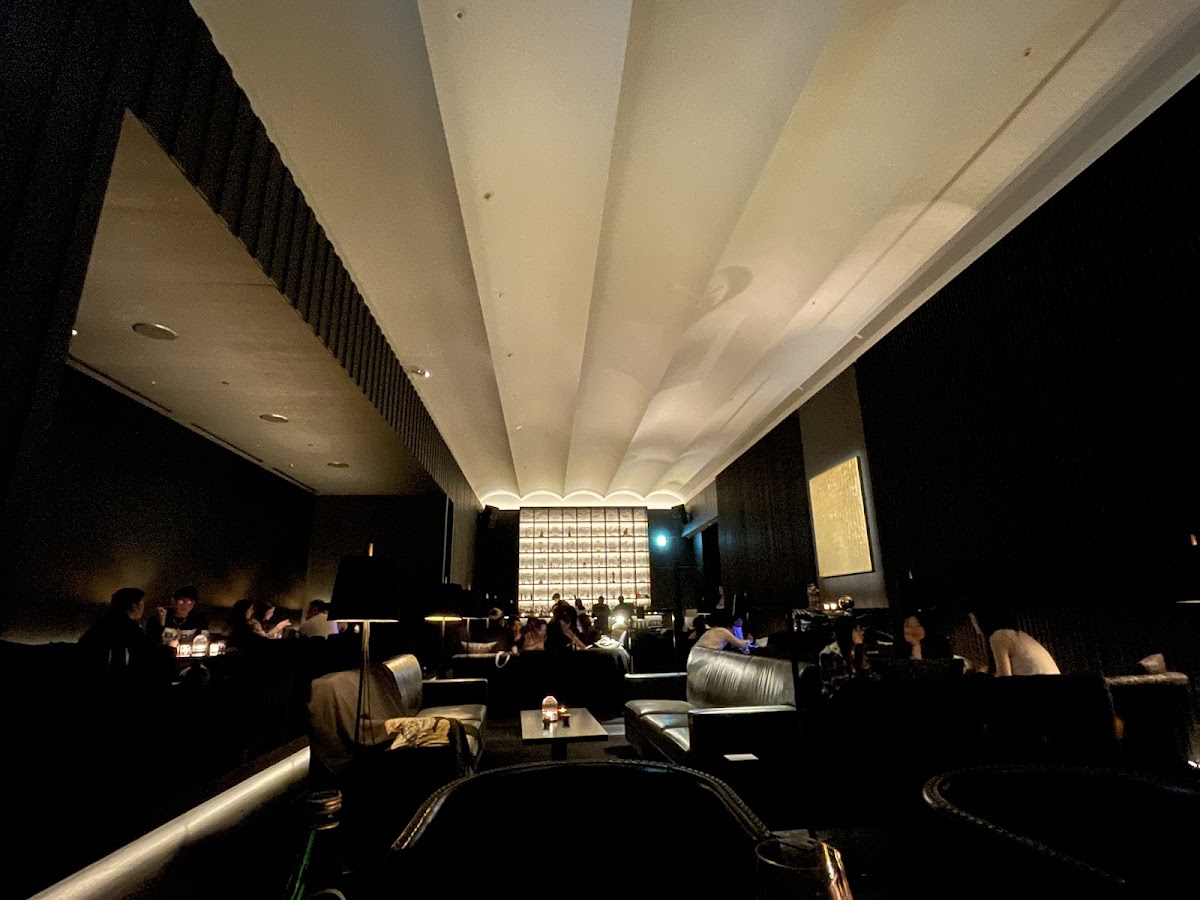 Gold Bar at Edition — photo 3