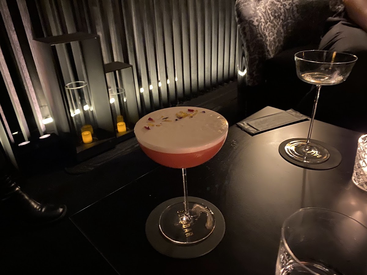 Gold Bar at Edition — photo 4